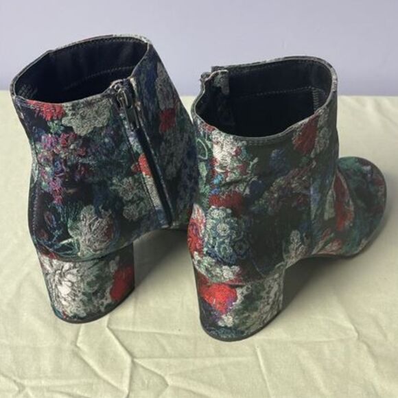 Zigi Soho 8.5 Floral Ankle Boots - Picture 2 of 4